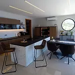 Design Skyblue Mit Pool Und Panorama Meerblick Villa *