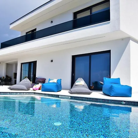 Design Skyblue Mit Pool Und Panorama Meerblick Villa *